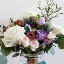 Load image into Gallery viewer, Vase + Summer Breeze Rose Bouquet (Medium)