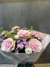 Load image into Gallery viewer, Pink Mondial Roses
